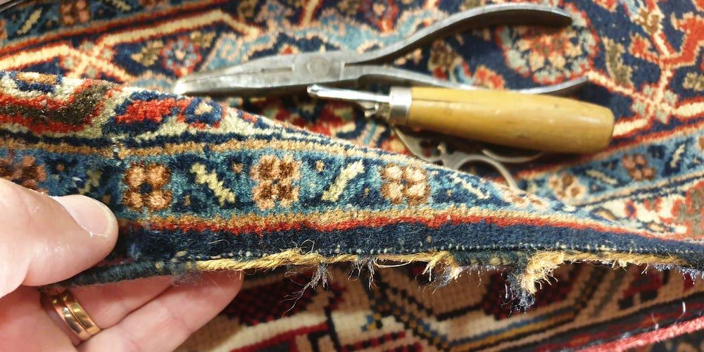 Artisan restaure un tapis à Maison-Laffitte